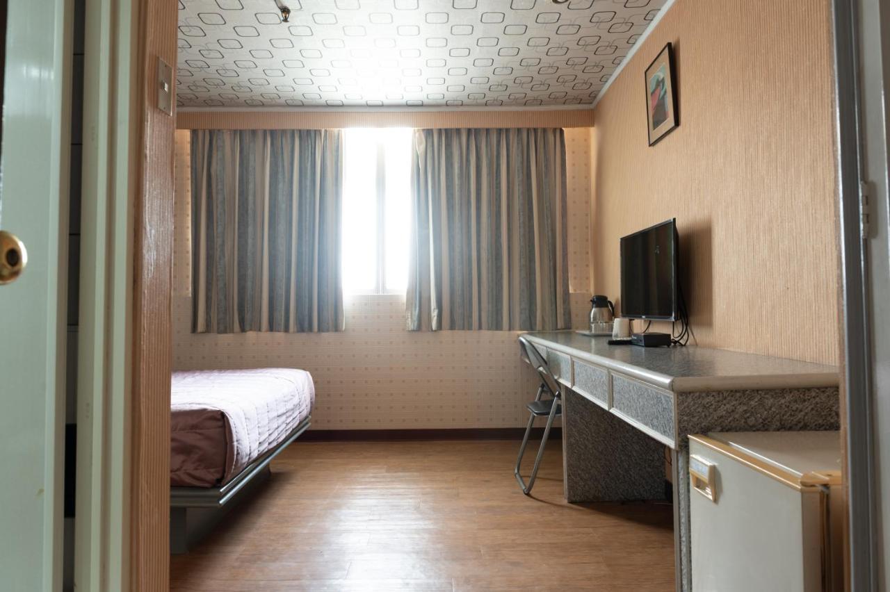 Tong Hsin Hotel Pingtung Esterno foto