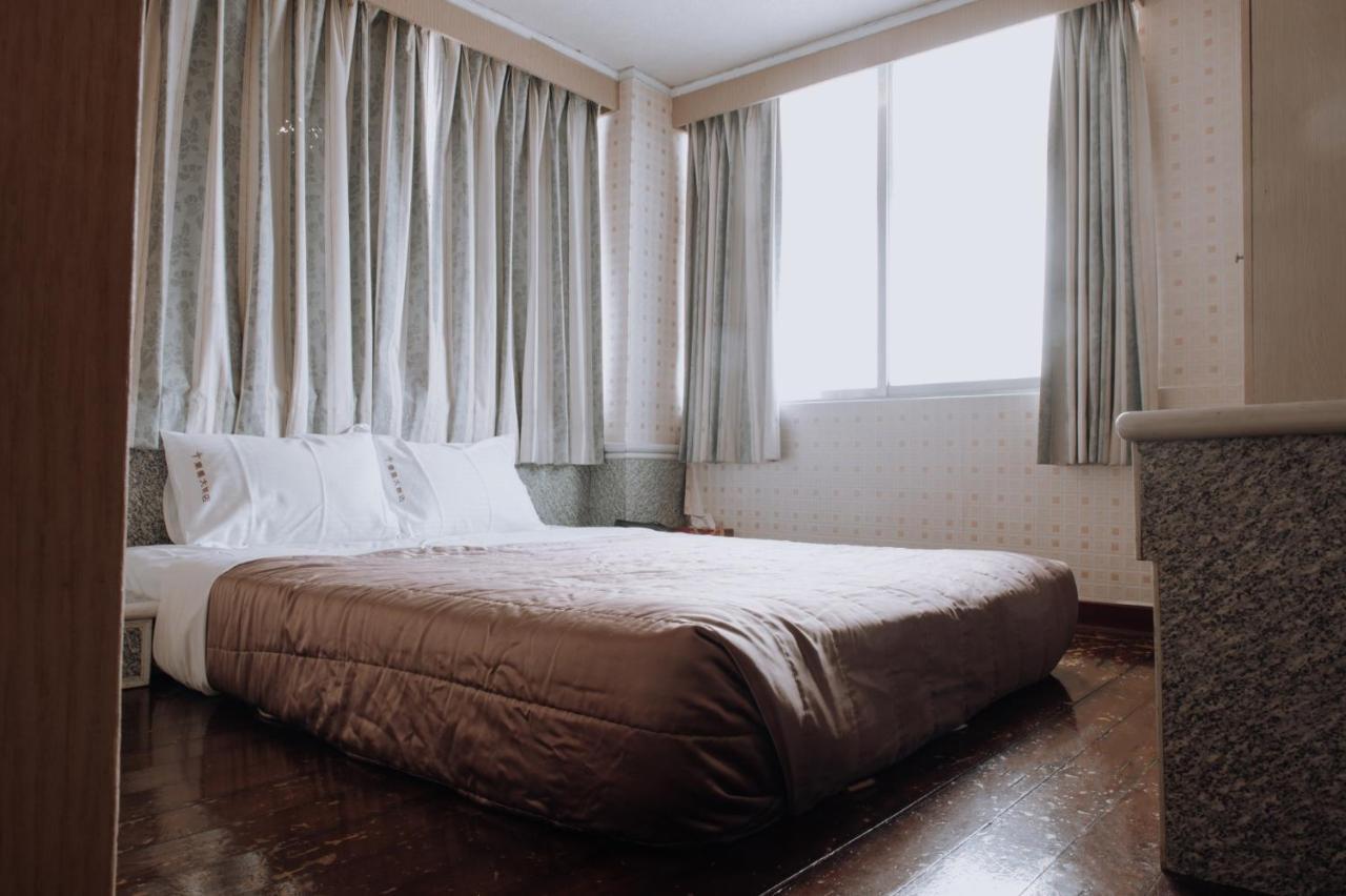 Tong Hsin Hotel Pingtung Esterno foto