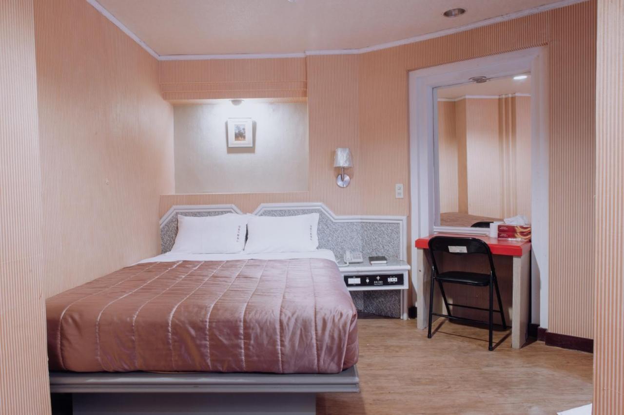 Tong Hsin Hotel Pingtung Esterno foto