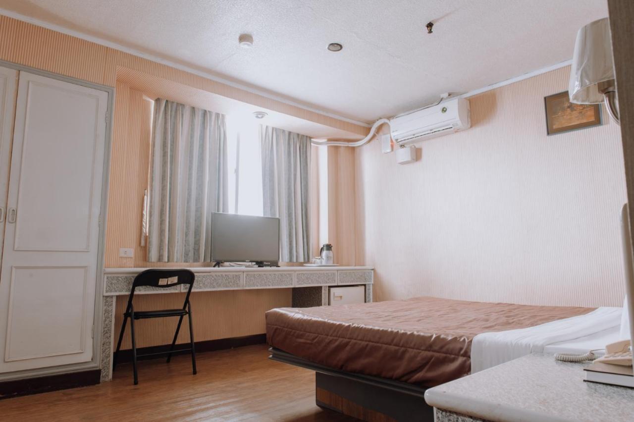 Tong Hsin Hotel Pingtung Esterno foto