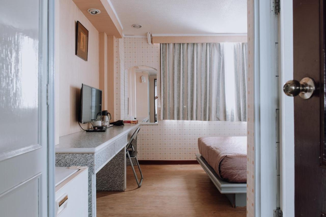 Tong Hsin Hotel Pingtung Esterno foto