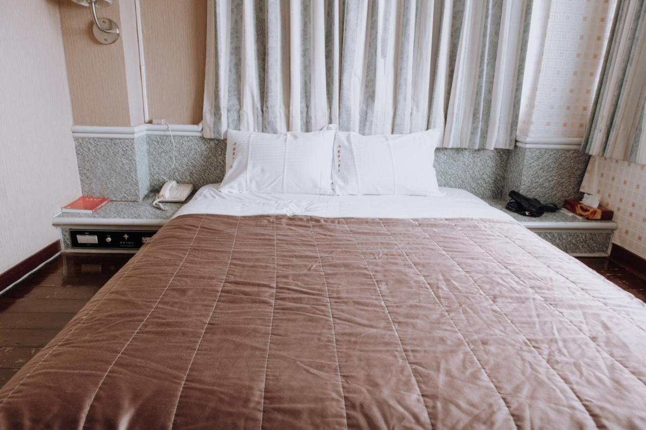Tong Hsin Hotel Pingtung Esterno foto