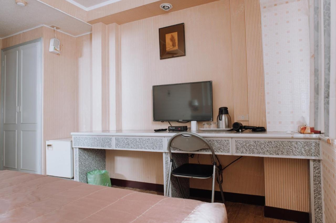 Tong Hsin Hotel Pingtung Esterno foto