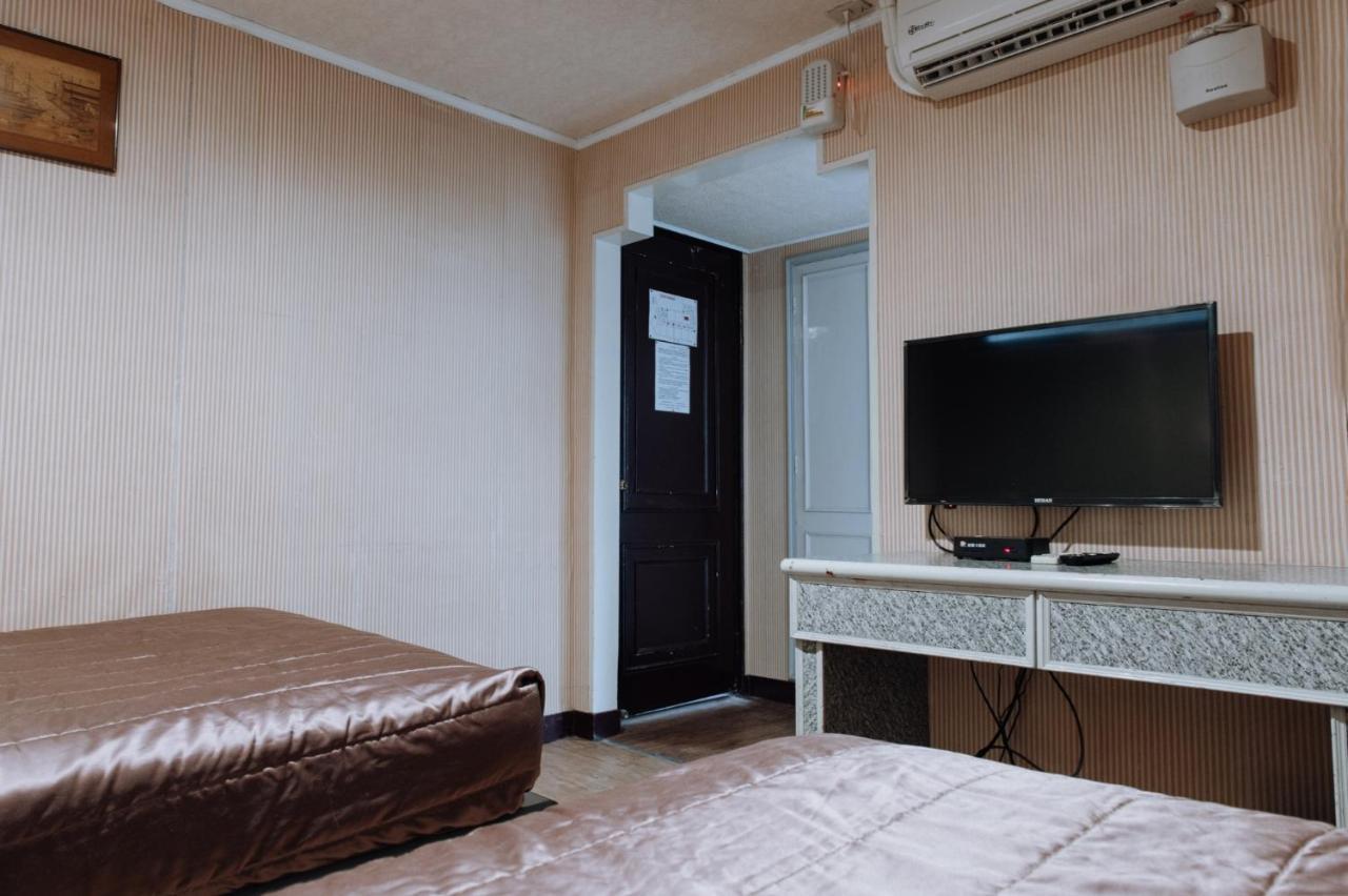Tong Hsin Hotel Pingtung Esterno foto