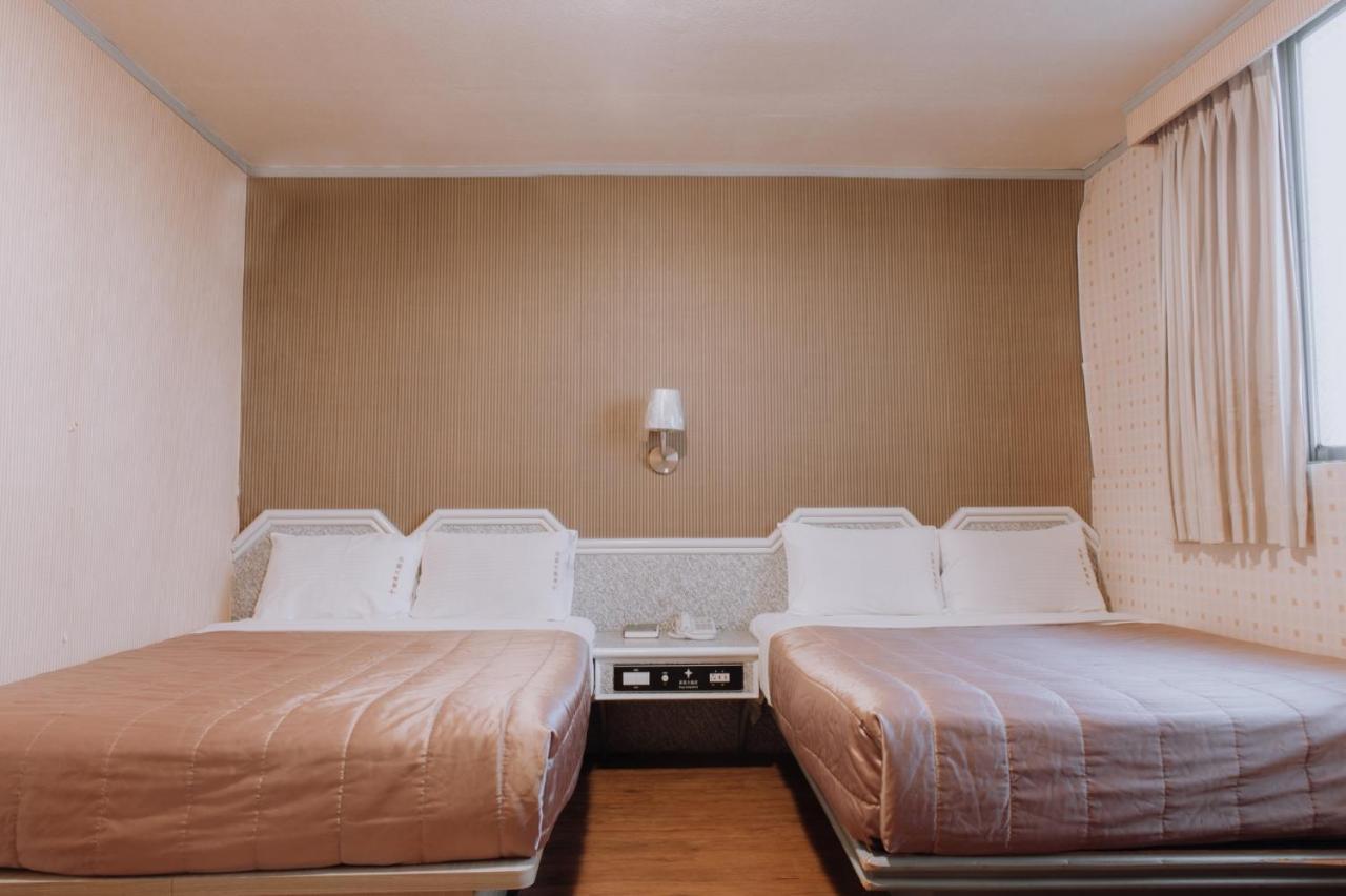 Tong Hsin Hotel Pingtung Esterno foto