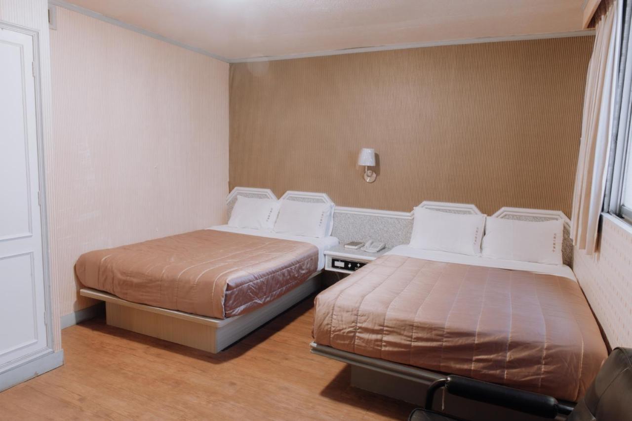 Tong Hsin Hotel Pingtung Esterno foto