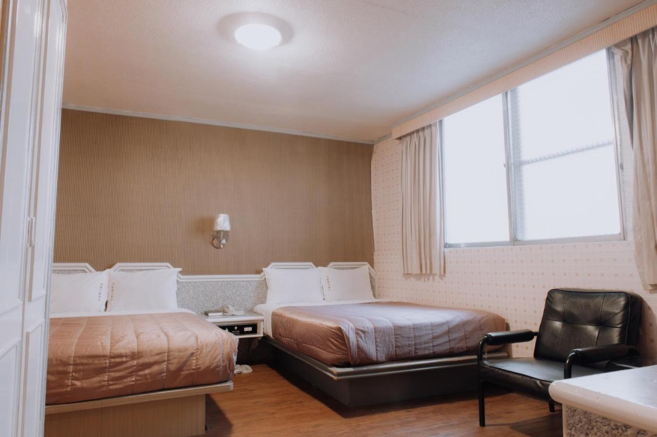 Tong Hsin Hotel Pingtung Esterno foto